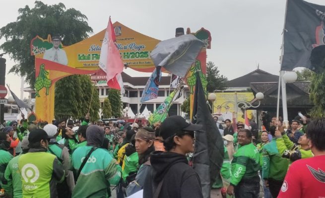 Ojol di Balikpapan lakukan demo (dok: ist)