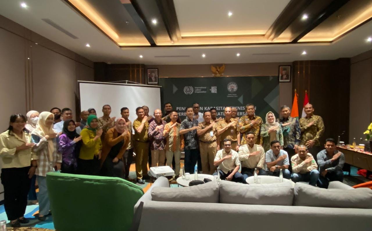 Kepala Dinas Perkebunan Kaltim, Ahmad Muzakkir menghadiri yang diprakarsai GAPKI yang bekerja sama dengan International Labour Organitation (ILO) di Samarinda, Kalimantan Timur (Disbun Kaltim)