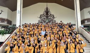 Wakil Ketua DPRD Kaltim, Seno Aji saat mengisi kuliah umum bersama mahasiswa Universitas Mulawarman di Kantor DPRD Kaltim, Jumat, (03/11).