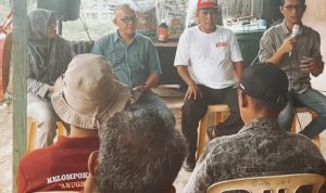 Wakil Ketua DPRD Kaltim, Muhammad Samsun bersama para petani di Desa Loa Duri Ilir. (Instagram/@muhammad_samsun1)