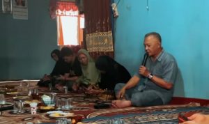 Waka DPRD Kaltim, Muhammad Samsun saat menemui warga Desa Bakungan. (Ig/@muhammad_samsun1)