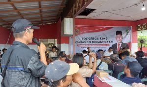 Wakil ketua DPRD Kaltim Seno Aji Sosialisasi Kebangsaan dusun Suka Karya, Desa Bukit Pariaman. (Dok Bayu Santoso)