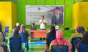 Anggota DPRD Kaltim Sutomo Jabir sosialisasi wawasan kebangsaan di kampung Pegat Batumbuk Kecamatan Pulau Derawan Kabupaten Berau. (resky)