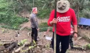 Wakil Ketua I DPRD Kaltim Muhammad Samsun saat berkunjung ke lokasi penanam padi (dok: pribadi)