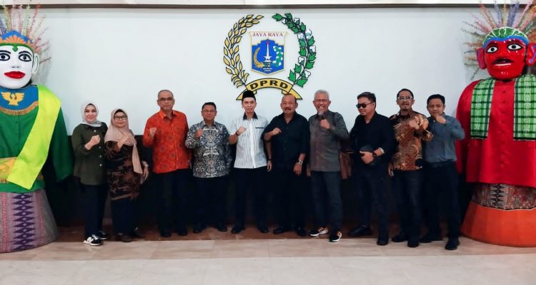 Ketua Pansus Trantibumlinmas DPRD Kaltim berserta staf melakukan kunjungan ke DPRD DKI Jakarta.