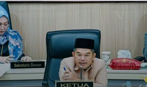 Ketua DPRD Kaltim Hasanuddin Mas'ud, saat memimpin paripurna ke-41