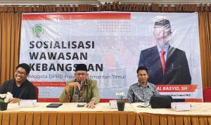 Harun Al Rasyid, saat melaksanakan sosialisasi wawasan kebangsaan di Hotel Tiara, Bontang. (Dok pribadi).