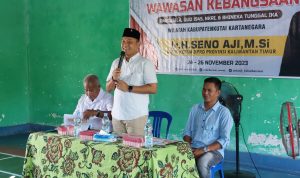 Wakil Ketua DPRD Kaltim, Seno Aji saat melaksanakan sosialisasi wawasan kebangsaan di Kelurahan Muara Jawa Pesisir, Kecamatan Muara Jawa. (Dok Bayu Santoso)