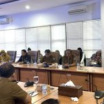 DPRD Bontang gelar RDP terkait pembebasan lahan di Kelurahan Bontang Lestari. Dalam rapat Agus Haris meminta pihak DPMPTSP menjelaskan terkait kajian investasinya (dok: teraskata)