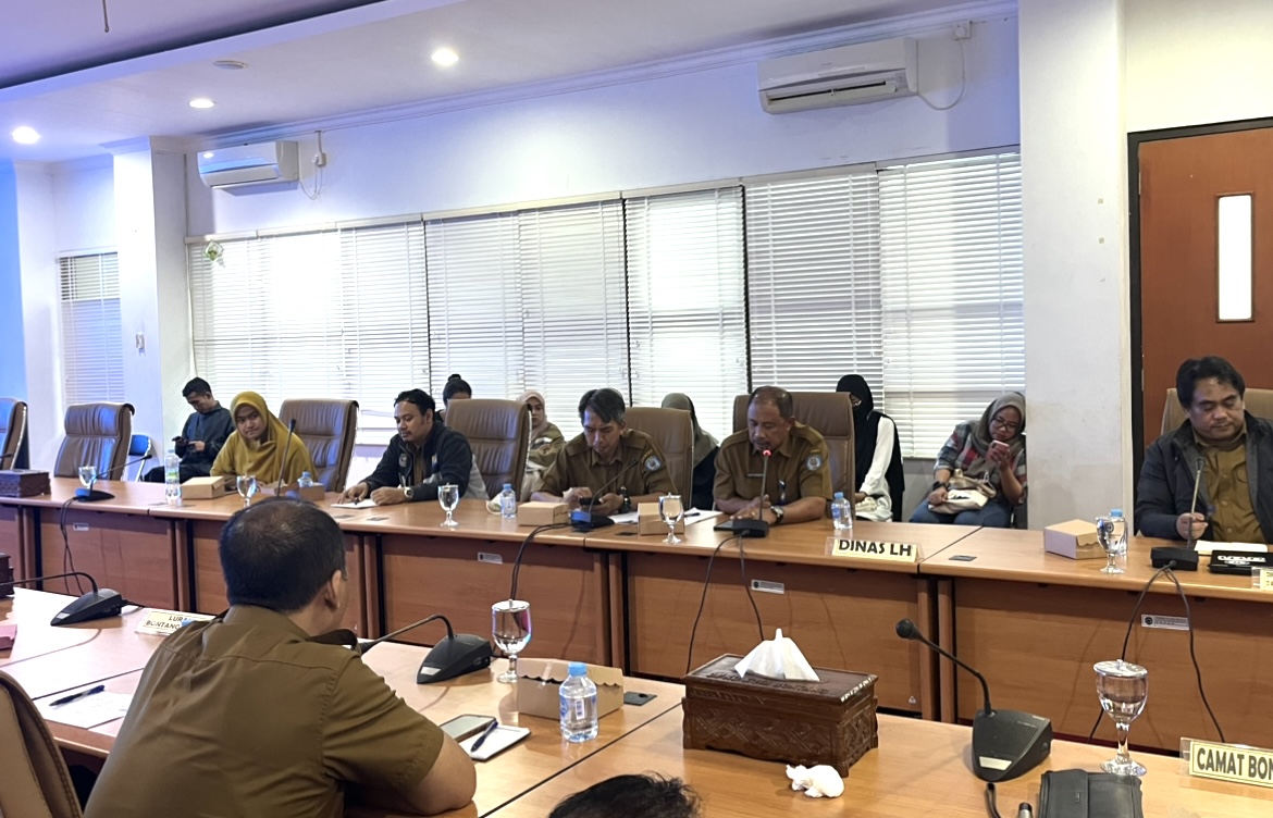 DPRD Bontang gelar RDP terkait pembebasan lahan di Kelurahan Bontang Lestari. Dalam rapat Agus Haris meminta pihak DPMPTSP menjelaskan terkait kajian investasinya (dok: teraskata)