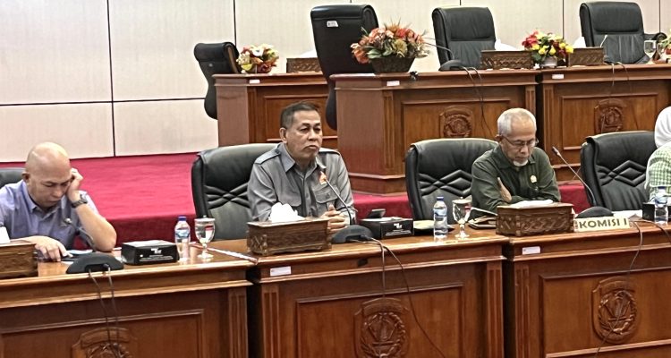 Anggota DPRD Bontang, Maming saat menyampaikan godokan komisi I terkait Raperda hak-hak difabel (dok: teraskata)