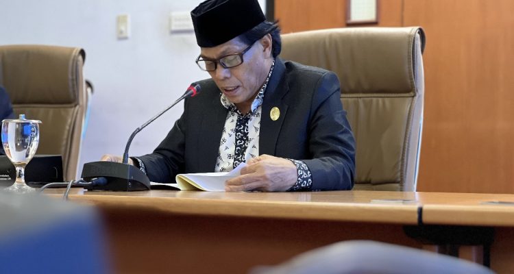 Pandangan Akhir Fraksi Golkar bersama NasDem atas RPJPD Tahun 2025-2045 Kota Bontang diwakili oleh Muslimin (dok: teraskata)