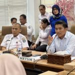 Ketua DPRD Bontang saat menyambut kedatangan pelajar (dok: teraskata)