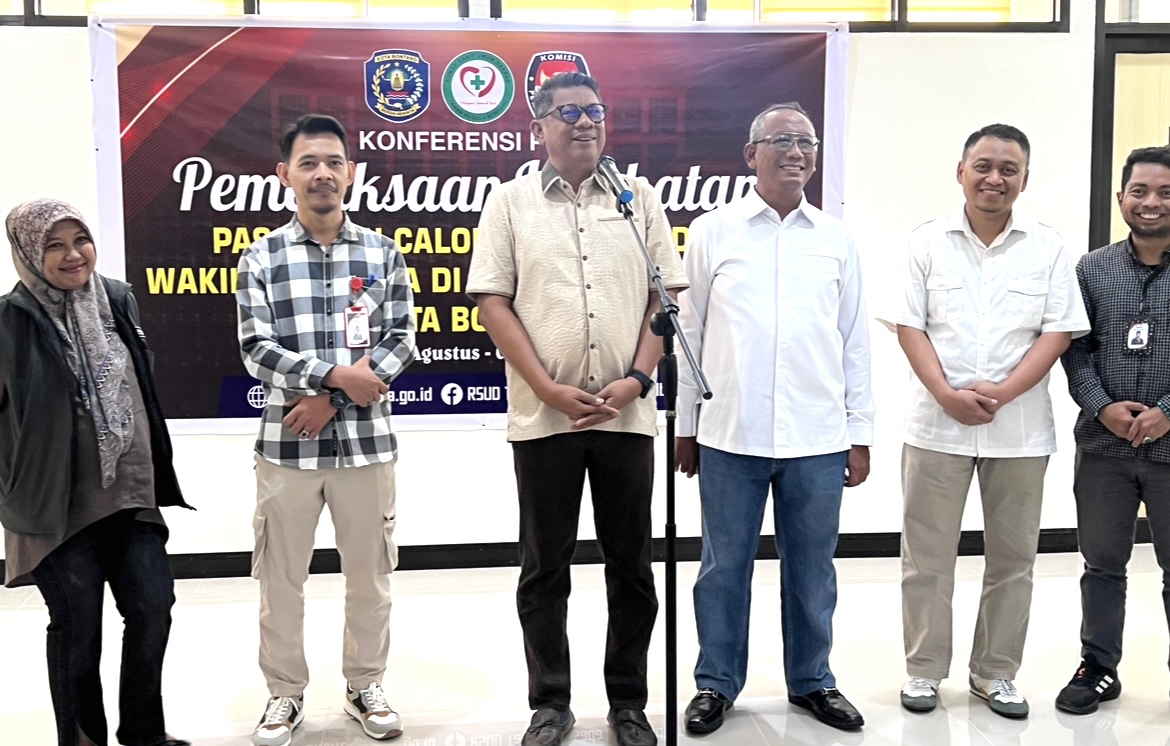 Konferensi pers bapaslon kepala daerah Basri-Chusnul usai menjalani pemeriksaan kesehatan (dok: teraskata)