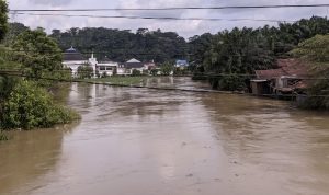 Sungai Karang Mumus Kota Samarinda meluap (dok: teraskata)
