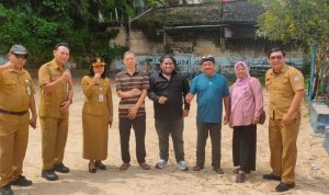 Komisi IV DPRD Kota Balikpapan melakukan peninjauan langsung lokasi fasilitas umum (fasum) kegiatan olah raga bagi warga di 4 RT di Kelurahan Telagasari, Balikpapan Kota, Balikpapan. (Dok: katakaltim)