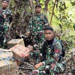 Satgas Pamtas RI-Malaysia Yonzipur 8/SMG gagalkan upaya penyelundupan minuman keras asal Malaysia, Sabtu 26 April 2025.