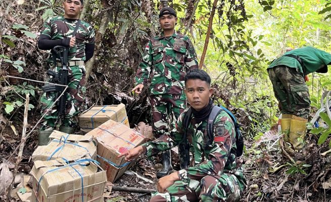 Satgas Pamtas RI-Malaysia Yonzipur 8/SMG gagalkan upaya penyelundupan minuman keras asal Malaysia, Sabtu 26 April 2025.