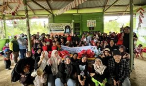 Peserta didik Sekolah Alam Melawan di Kutai Timur dikunjungi para pemuda (dok: teras)