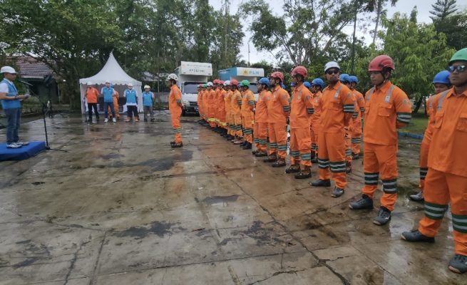 PLN Unit Induk Distribusi (UID) Kalimantan Timur dan Kalimantan Utara (Kaltimra) melalui Tim PDKB (Pekerjaan Dalam Keadaan Bertegangan) menggelar kegiatan Bhakti PDKB