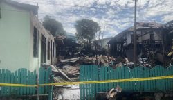 Perumahan KPC hangus terbakar, tepatnya di Jalan Danau Melintang RT 37, Desa Swarga Bara, Sangatta Utara, pada Senin 19 Mei 2025, pukul 05.30 Wita.