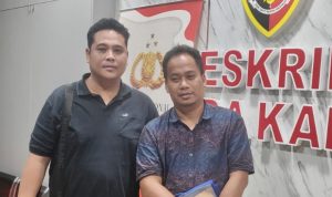 Saksi Nizar Firdaus didampingi pengacaranya Mardiansyah, SH, MH usai menjalani pemeriksaan di Ditreskrimsus Polda Kaltim dalam kasus dalam kasus tambang galian c ilegal dan kerusakan lingkungan di eks Hotel Tirta Balikpapan, Selasa (27/5/2025).