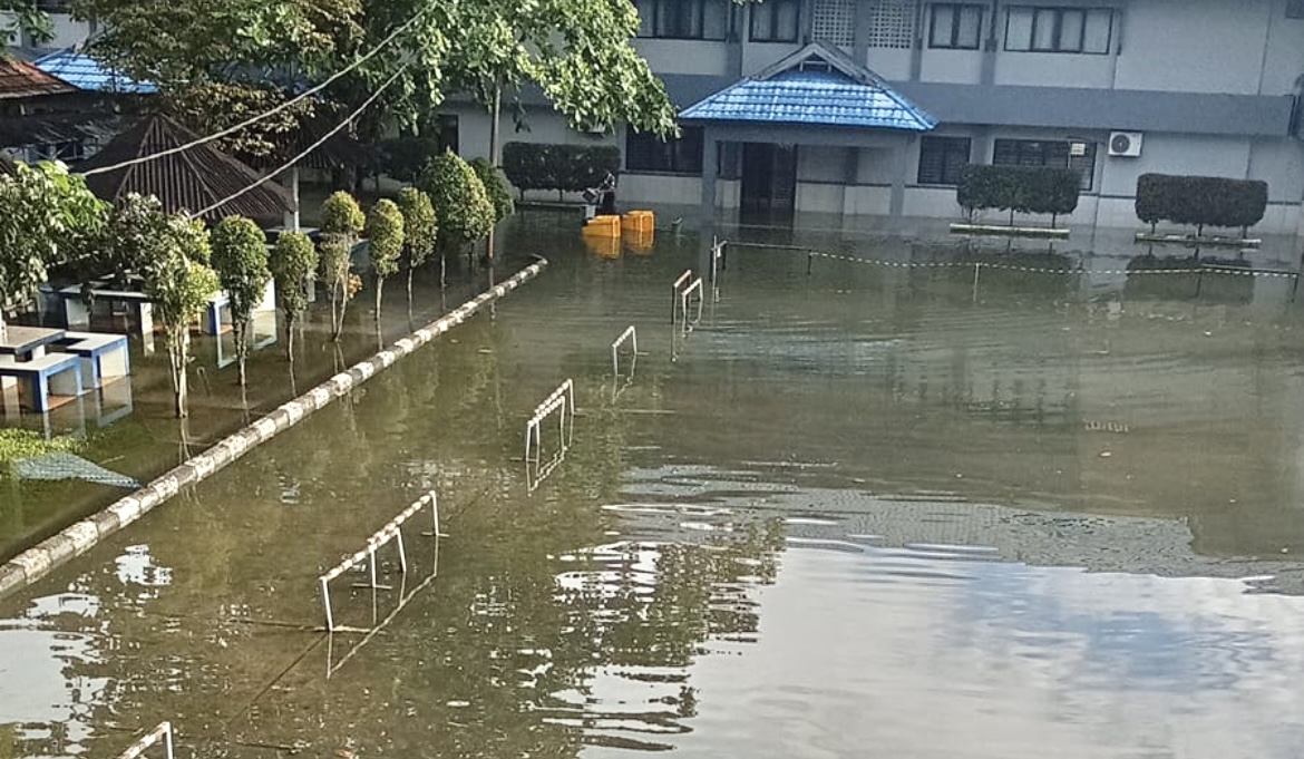 Genangan air di Universitas Mulawarman (dok: FKIP Unmul)