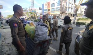 Satpol PP Balikpapan tertibkan Gepeng (dok: ist)