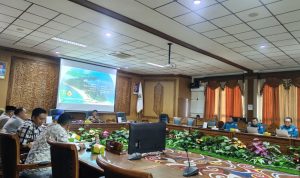 Jajaran pengurus Persatuan Purnabakti Karyawan (PPK) PT Kaltim Prima Coal (KPC) ketemu dewan di Gedung DPRD Kabupaten Kutai Timur (Kutim) (dok: teras)