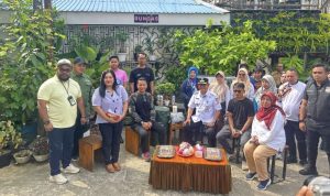 DLH Balikpapan menggelar Aksi Bersih Sampah Plastik yang dilaksanakan di RT 69, Kelurahan Gunung Sari Ilir (Kampung Bungas), Kecamatan Balikpapan Tengah Rabu (4/6/2025)