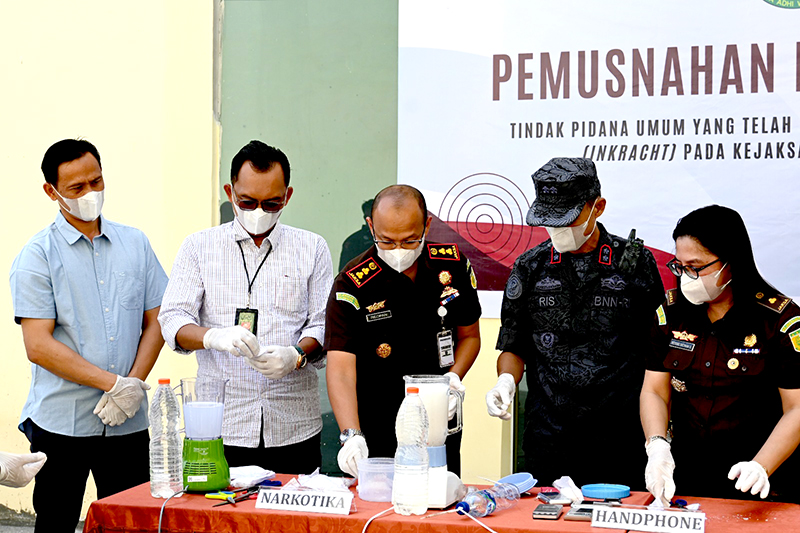 Musnahkan 216 Barang Bukti, Kejari Kutim Tegaskan Komitmen Penegakan Hukum