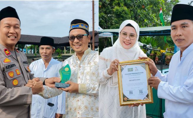 Wakil Ketua DPRD Bontang, Sitti Yara dan Ketua DPC PKB Bontang, Firman menerima penghargaan Santri Awards oleh MWCNU Bontang Barat.