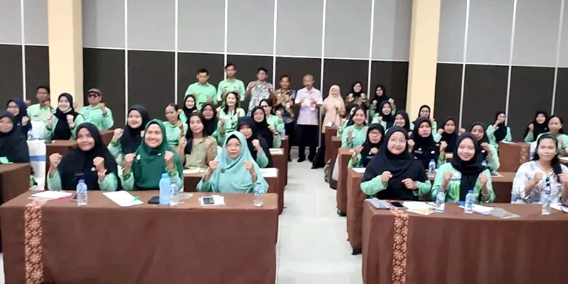 Disdikbud Kota Bontang menggelar Bimtek Pemanfaatan Media Sosial dan Teknologi Interaktif bagi guru Sekolah Dasar (SD), Jumat (7/11/2025) di Hotel Bintang Sintuk.