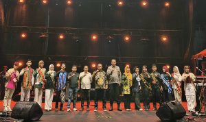 Wakil Bupati Kutai Timur, Mahyunadi bersama pelaksana Festival Pemuda Kreatif 2025.