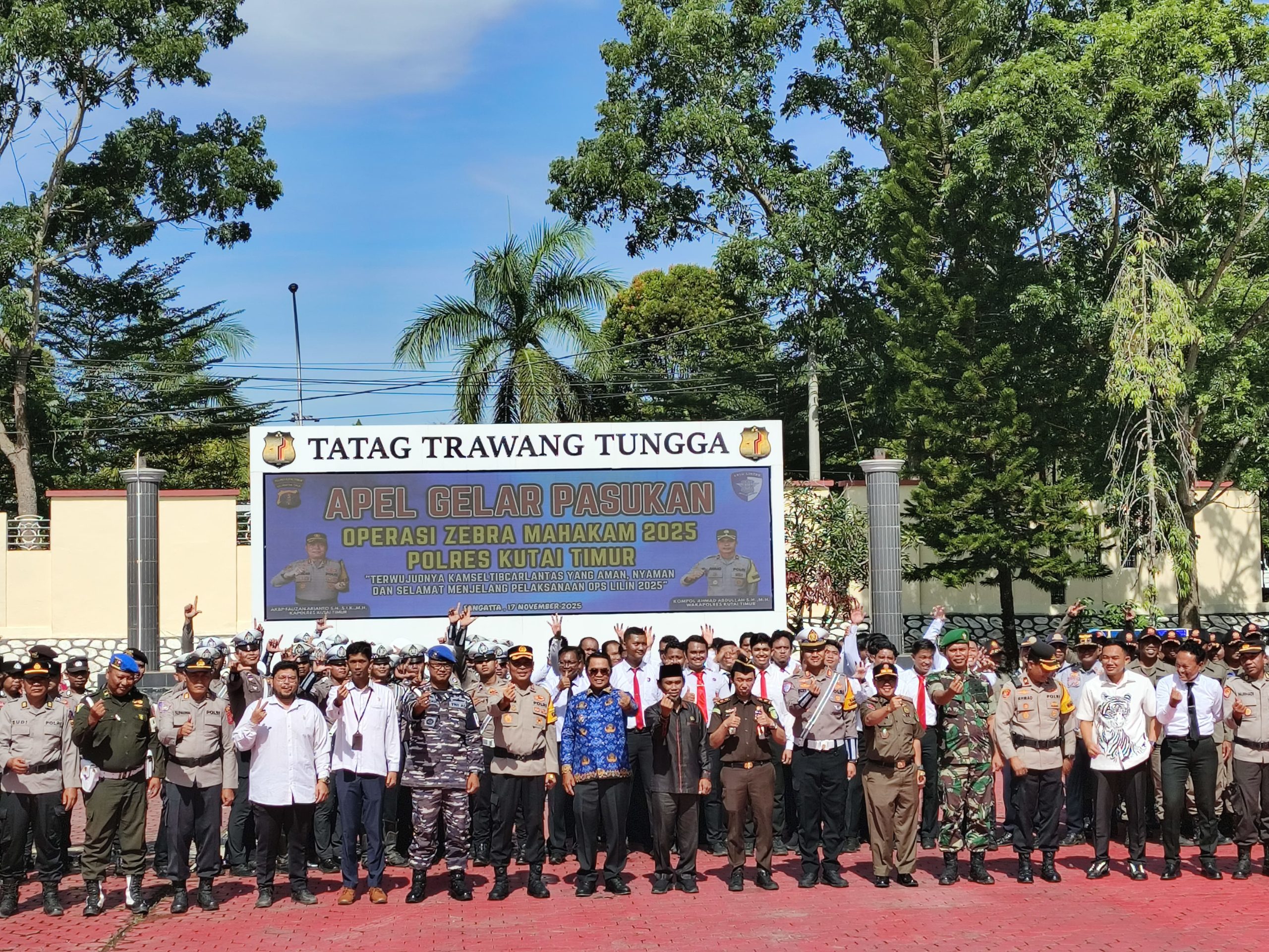 Apel Gelar Pasukan dalam rangka Operasi Zebra Mahakam 2025 di Lapangan Mapolres Kutim.