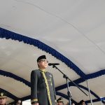 Bupati Kutim, Ardiansyah Sulaiman memimpin Upara Hari Guru di Halaman Kantor Bupati Kutim.