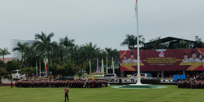 Apel Besar Peringatan Hari Pramuka ke-64 Tingkat Kwartir Cabang Kutai Timur dam Pembukaan Jambore Tingkat Daerah Kalimantan Timur 2025 di Lapangan Kantor Bupati Kutim, (27/11).