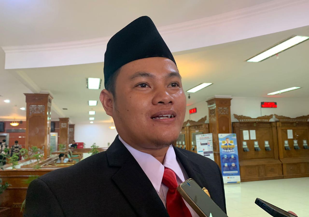Akbar Tanjung, Anggota DPRD Kutim.