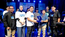 KNPI Bontang beri penghargaan IPLB sebagai Komunitas Pemuda terfavorit Kota Bontang pada ajang Gebyar Pemuda 2025.