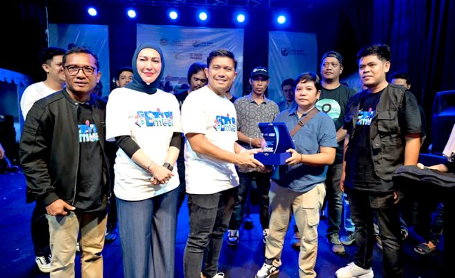 KNPI Bontang beri penghargaan IPLB sebagai Komunitas Pemuda terfavorit Kota Bontang pada ajang Gebyar Pemuda 2025.