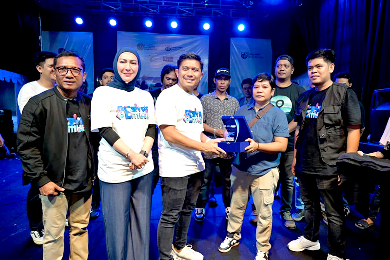KNPI Bontang beri penghargaan IPLB sebagai Komunitas Pemuda terfavorit Kota Bontang pada ajang Gebyar Pemuda 2025.
