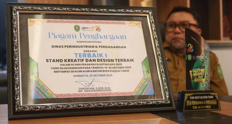 Disperindag Raih Juara 1 Stand Kreatif dan Desain Terbaik Kutim Expo 2025