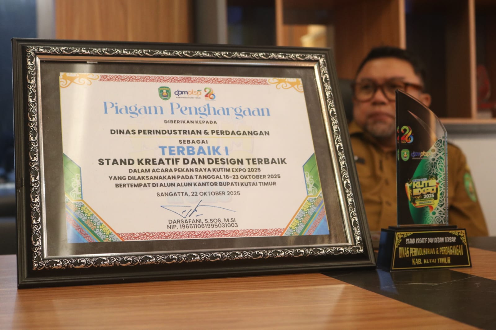 Disperindag Raih Juara 1 Stand Kreatif dan Desain Terbaik Kutim Expo 2025