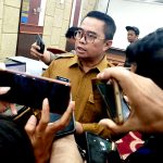 Wakil Bupati Kutai Timur, Mahyunadi saat diwawancarai wartawan. (ft:Ronny/teraskata)