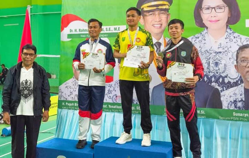 teraskata - Guru Seni SMPN 2 Bontang Juara 3 Tari Tunggal Putra di Porseni PGRI Kaltim