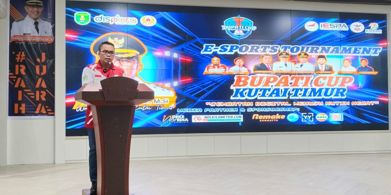 Wakil Bupati Kutai Timur, Mahyunadi dalam pembukaan E-Sport Turnamen Bupati Cup Kutai Timur 2025 di Gedung Wanita Bukit Pelangi, Jumat (28/11/2025).