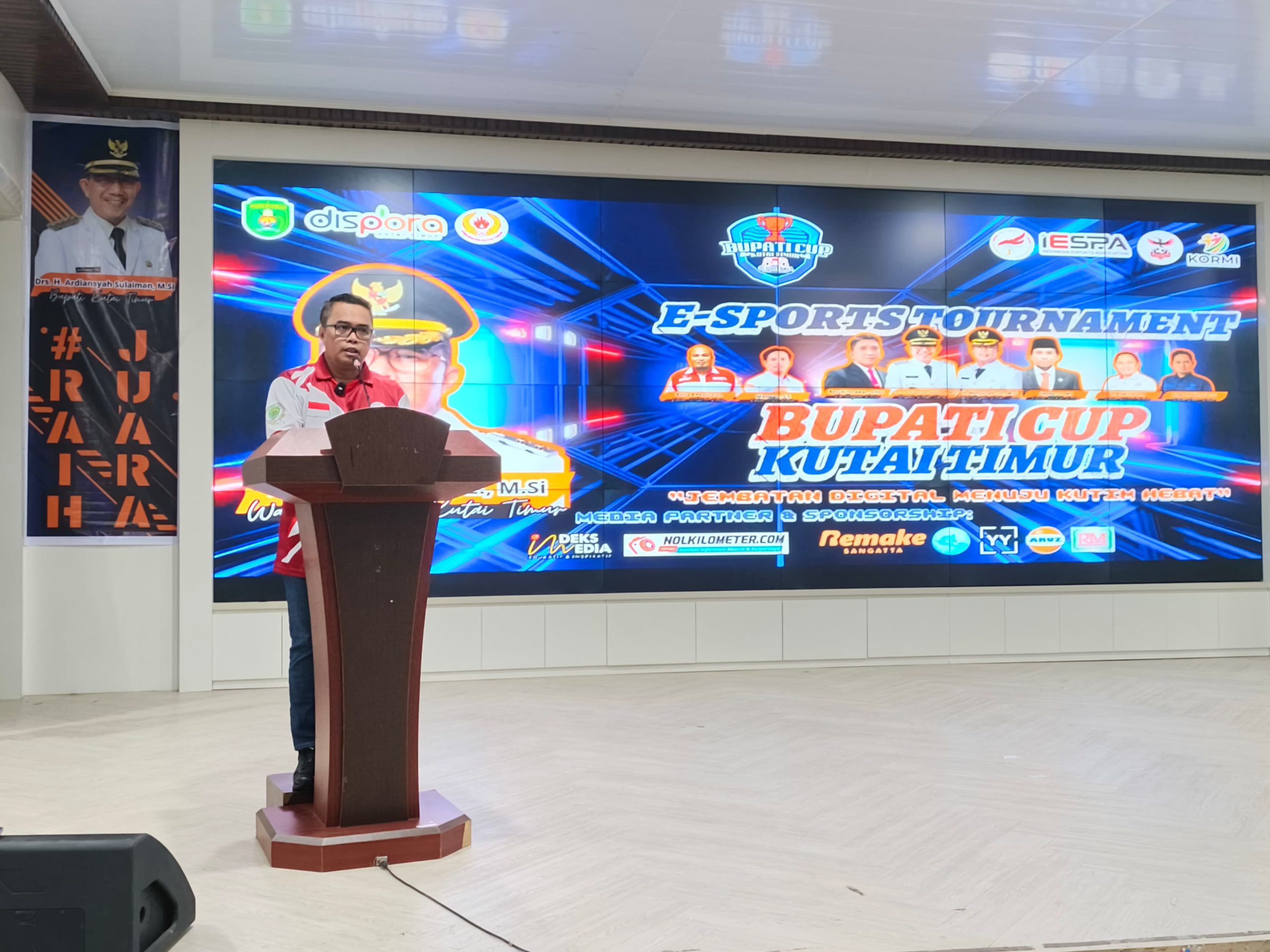 Wakil Bupati Kutai Timur, Mahyunadi dalam pembukaan E-Sport Turnamen Bupati Cup Kutai Timur 2025 di Gedung Wanita Bukit Pelangi, Jumat (28/11/2025).