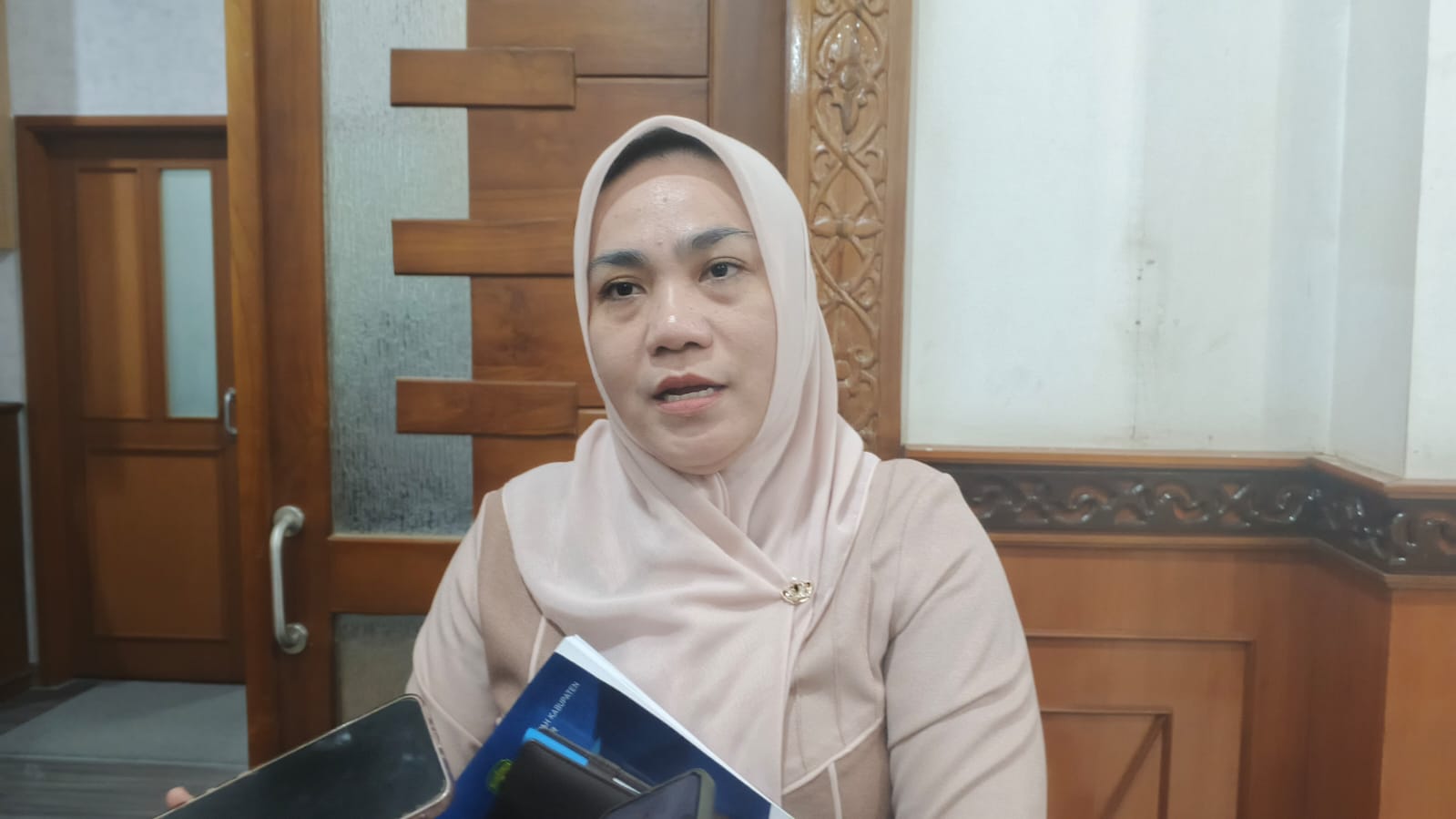 Ketua Fraksi Golkar, Asti Mazar Bulang