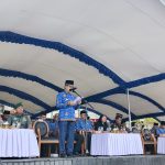 Bupati Kutim Ardiansyah Sulaiman, menjadi inspektur Upacara Peringatan HUT KORPRI Ke-54 di halaman Kantor Bupati Kutim, Bukit Pelangi, Sangatta Utara, Senin (1/12).