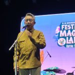 Bupati Kutim, Ardiansyah Sulaiman saat memberikan sambutan pada acara penutupan Festival Magic Land Kutai Timur 2025 di Folder Ilham Maulana, Sangatta Utara, Minggu (16/11)